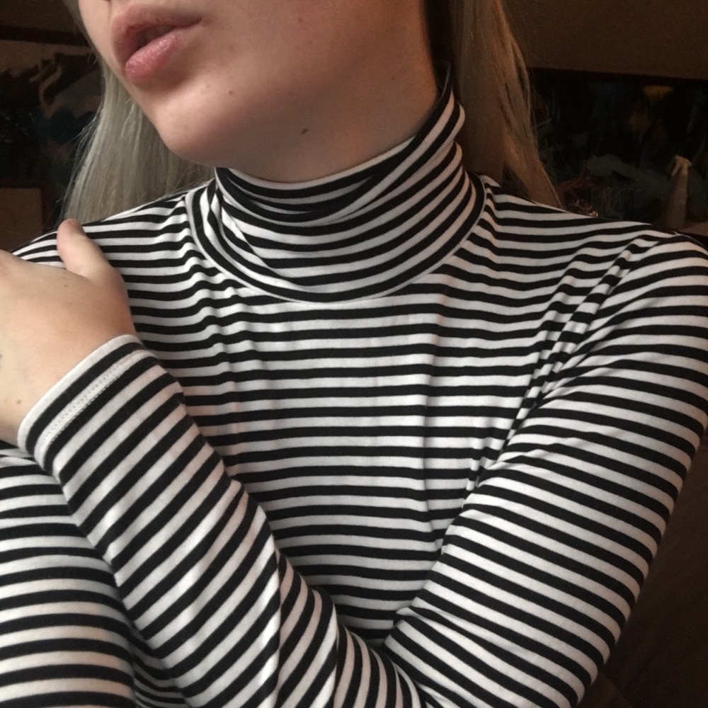 Long Sleeve Black and White Striped turtleneck